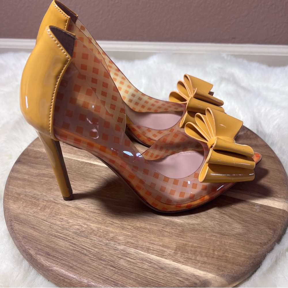 Betsey Johnson Kaison Yellow and Orange Bow Heels Size 6 - Picture 2 of 14